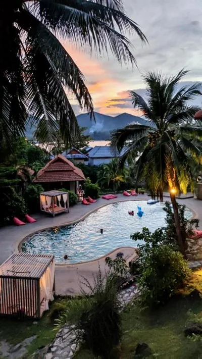 Habitación King con vistas a la piscina — RED PEARL BEACH RESORT